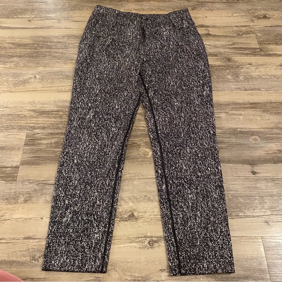 Black and White Lululemon Jet Pants - Picture 4 of 9